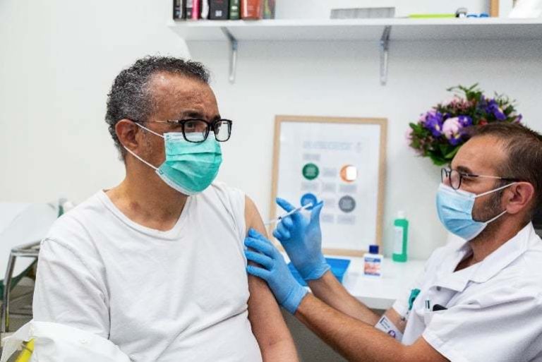 Directorul general al OMS s-a vaccinat de Covid