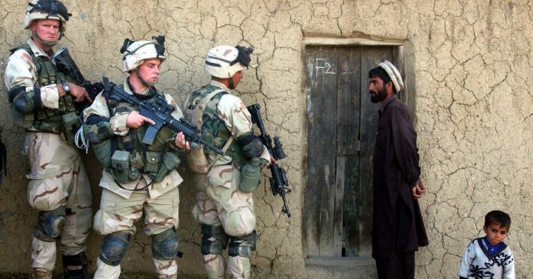 Forţele americane s-au retras de la o importantă bază din Afganistan