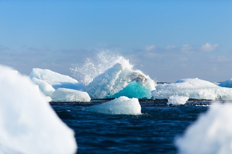 Un aisberg cu dimensiuni mai mari decât insula Mallorca s-a desprins din Antarctica