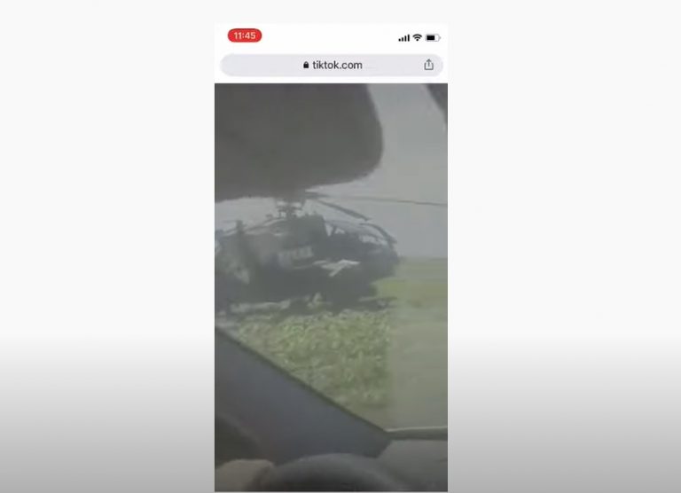 VIDEO | Elicopter Apache al Armatei SUA, aterizare de urgenţă pe un câmp din judeţul Constanţa