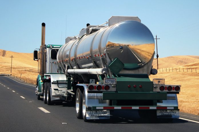 camion circulatie trafic sosea autostrada carburant