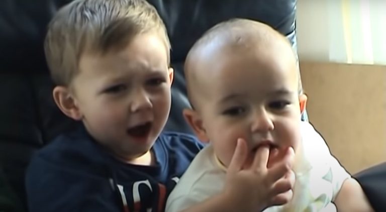 Un fragment de istorie YouTube: Clipul viral „Charlie m-a muşcat de deget” va fi șters de pe internet. A fost vândut în format NFT pentru 761.000 $