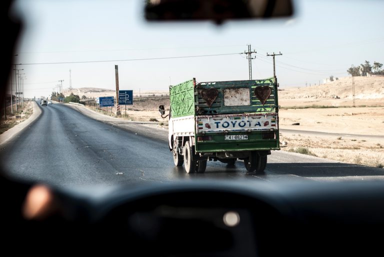 VIDEO | Ruinele antice din Siria au devenit casă celor ce fug de război. „Și noi am devenit ruine”