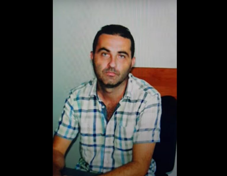 Dialog șocant între directorul unui spital din Vâlcea şi o angajată: „Dacă îţi dau una în ochelari, îţi zboară faţa. Handicapato!”
