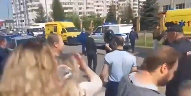 VIDEO | Atac armat într-o școală din Rusia. UPDATE: Bilanţul victimelor creşte la 11 morţi şi 32 de răniţi. „Am auzit mai întâi o explozie, iar apoi focuri de armă”