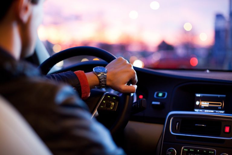 Lege promulgată: Șoferii băuţi sau drogaţi rămân 10 ani fără permis de conducere