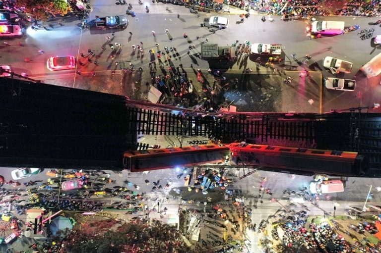 Tragedie în Mexic: Cel puţin 20 morţi şi zeci de răniţi într-un accident la metroul suspendat din Ciudad de México