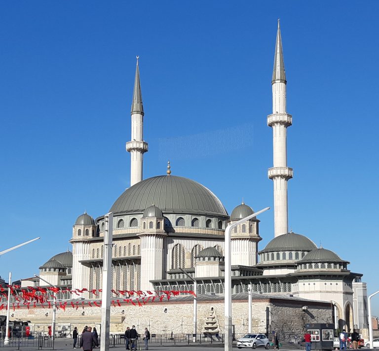 Controversata moschee din Piaţa Taksim, inaugurată de Erdogan