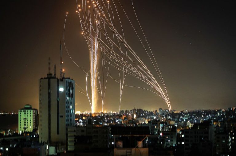 Atacuri cu rachete spre Tel Aviv. Traficul pe aeroportul Ben Gurion a fost suspendat. O femeie a fost ucisă