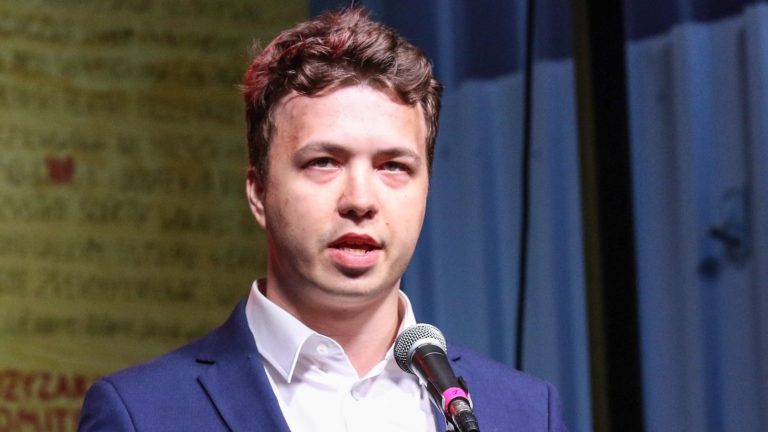 Roman Protasevici, opozantul arestat din avionul deturnat, se află într-o închisoare din Minsk