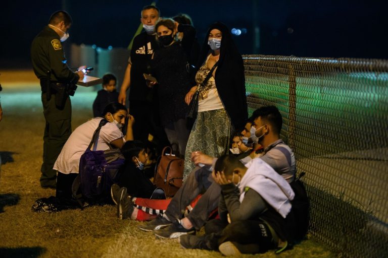 Frontiera dintre Mexic şi SUA înregistrează un aflux record de migranţi romi proveniți din România