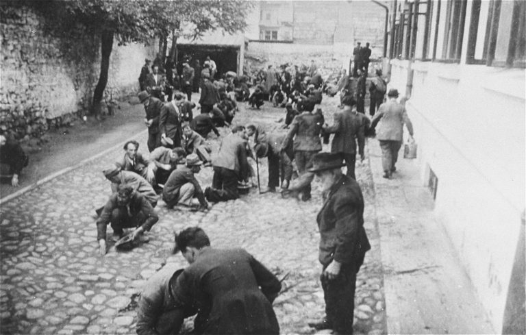 Romania’s parliament to mark 80 years since ‘broad daylight’ massacre of 13,000 Jews