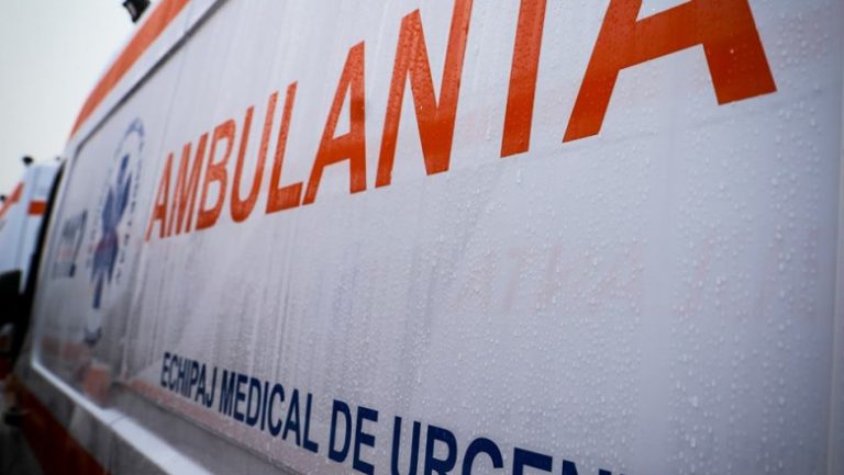 Managerul Serviciului Judeţean de Ambulanţă Neamţ şi asistentele şefe, reţinuţi într-un dosar de luare de mită