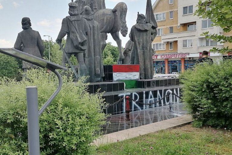 Grupul statuar Mihai Viteazul din Sfântu Gheorghe, profanat de persoane necunoscute