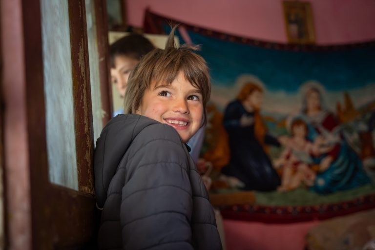 Apel în numele copiilor de la sate: Şcolile să rămână deschise şi să recuperăm o parte din materia pierdută