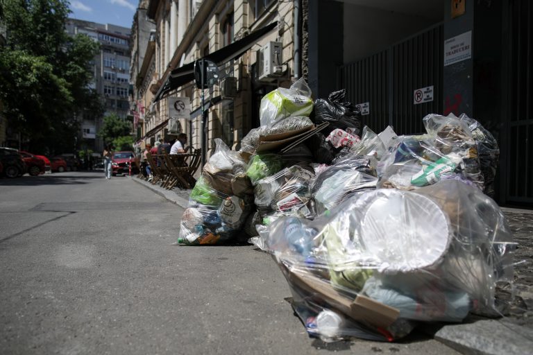Sectorul 1, tărâm al nimănui. Ministrul Mediului, mesaj pentru Clotilde și Romprest: „Nici starea de alertă, nici diferendele juridice nu strâng deșeurile bucureștenilor”