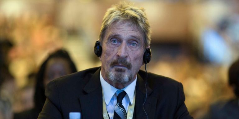 Autopsia confirmă că John McAfee s-a sinucis în închisoare