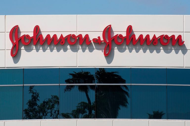 FDA a aprobat în SUA o terapie combinată a Johnson&Johnson pentru un tip de cancer pulmonar