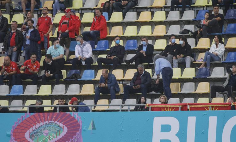 Situație jenantă la EURO 2020: Jucătorii Generației de Aur, „expulzați” la tribuna a doua, iar politicienii la VIP