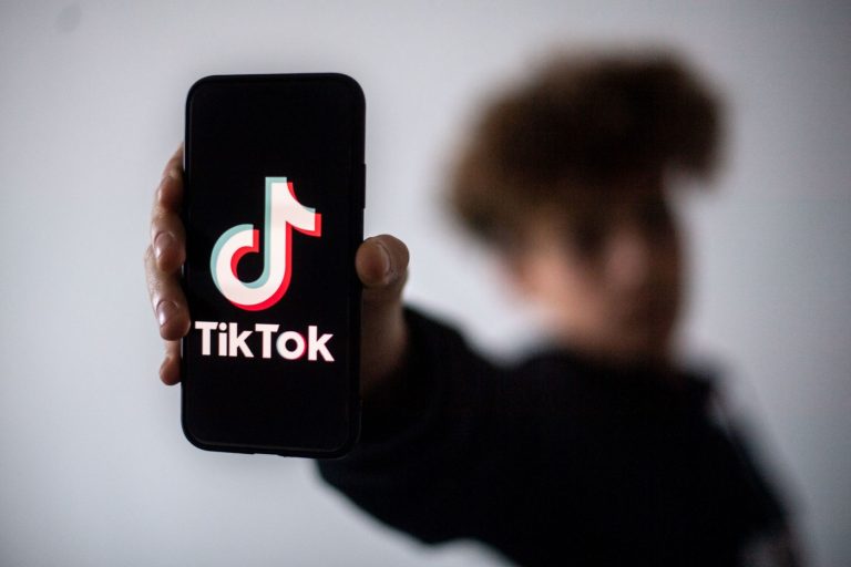 Tik Tok, în vizorul FBI. Îngrijorări legate de influența Chinei