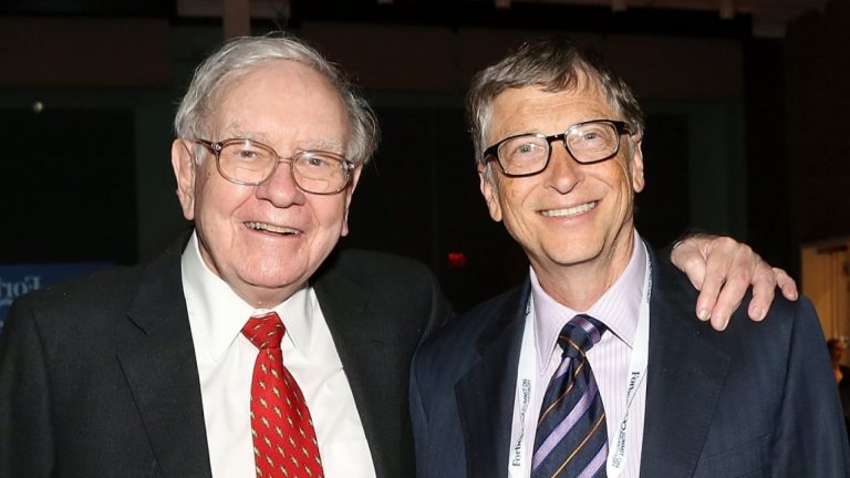 VIDEO | Bill Gates și Warren Buffett vor să construiască un nou tip de reactor nuclear. Încep și testele pentru diminuarea radiației solare