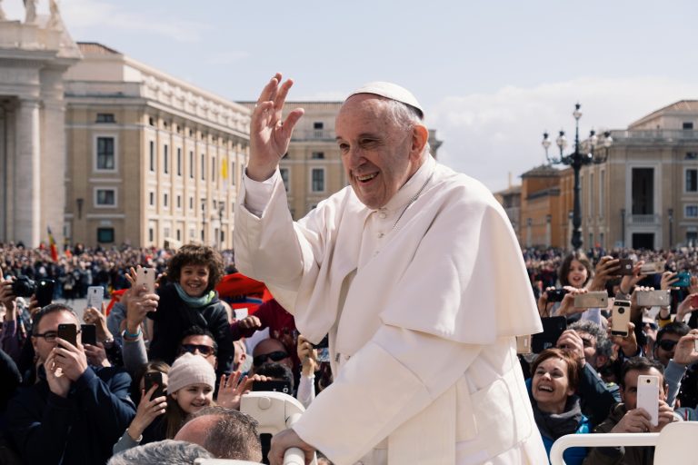 Decizie fără precedent: Vaticanul se opune unui proiect de lege italian împotriva homofobiei