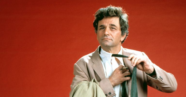 Românii și detectivul Columbo. Ziua în care comuniștii l-au rugat pe Peter Falk să transmită un „apel la calm” poporului român
