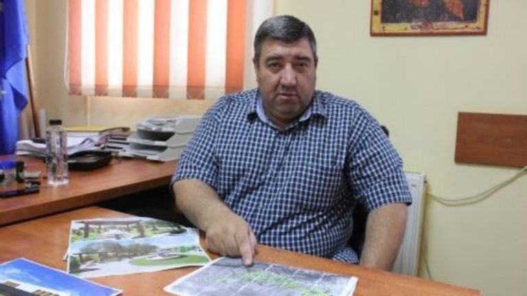 Primarul din Ştefăneştii de Jos, acuzat de violarea unei minore, a fost pus în libertate