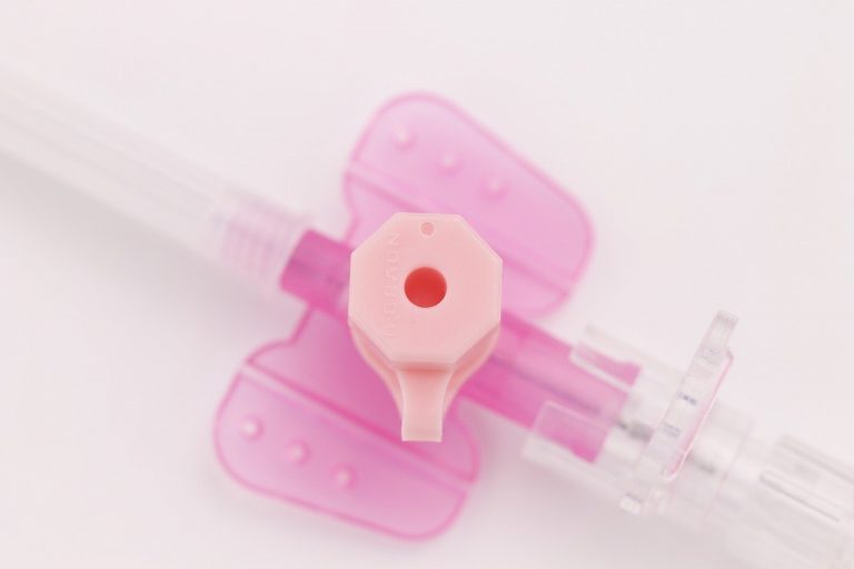 Un nou tratament anti-COVID care salvează vieți. Există însă o problemă: prețul