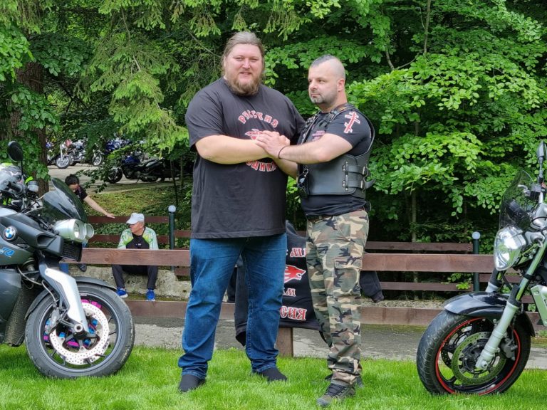 ‘Putin’s Angels’ meet up at Romanian beauty spot. Russian embassy official calls bikers ‘courageous people’