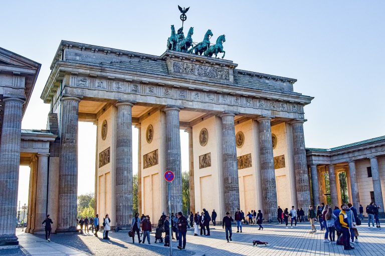 Extrema dreaptă crește în Germania. E favorită în trei landuri. Se bate cu SPD pentru locul doi