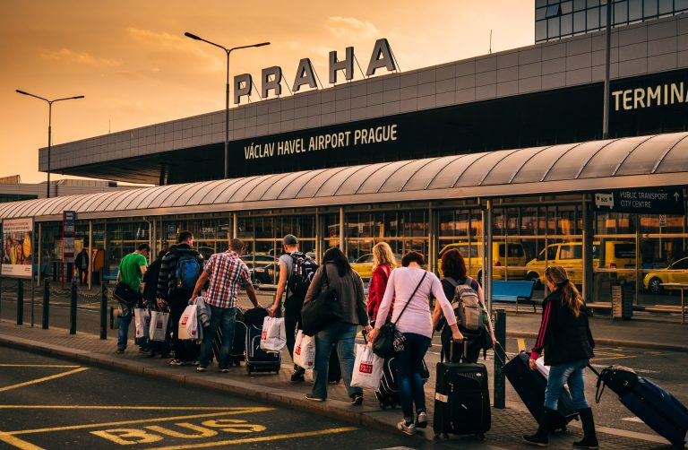 Anchetă în Cehia după ce 140 de turişti reveniţi în ţară au fost obligaţi să se supună unor teste noi