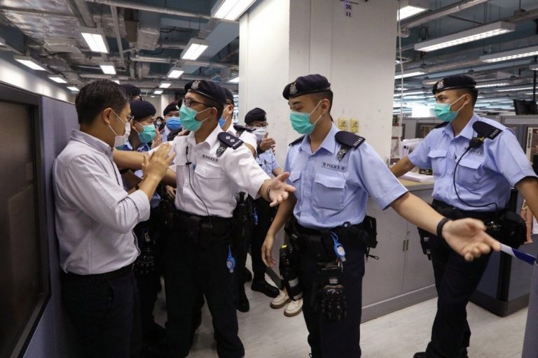 Hong Kong renunţă la testele COVID-19 pentru călătorii care sosesc în ţară şi la certificatele de vaccinare