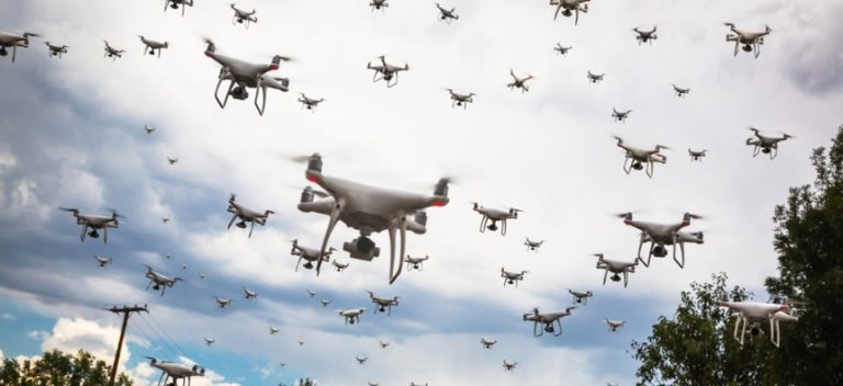 Armata israeliană testează în premieră roiuri de drone ghidate de inteligenţa artificială