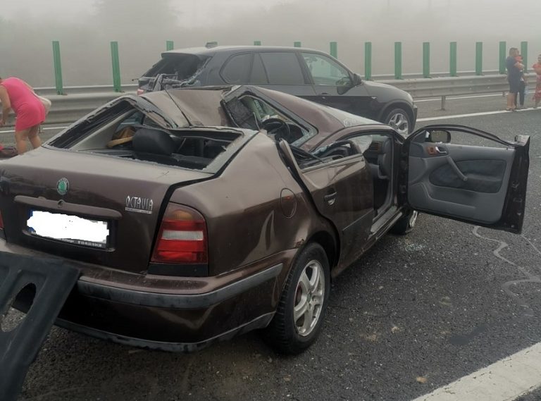 VIDEO  | Sixteen people hospitalized after series of pile-ups on Black Sea highway. Mist, bad driving blamed