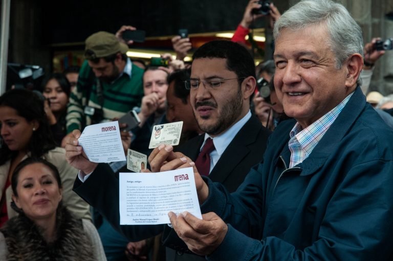 O televiziune difuzează imagini cu un frate al preşedintelui mexican când primea un plic cu bani
