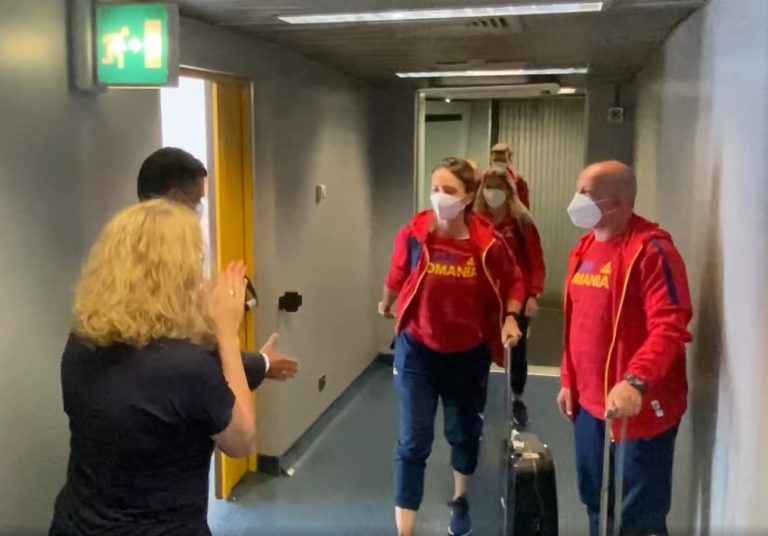 VIDEO | Momentul în care sportiva Ana Maria Popescu îl lasă cu mâna întinsă pe ministrul Eduard Novak