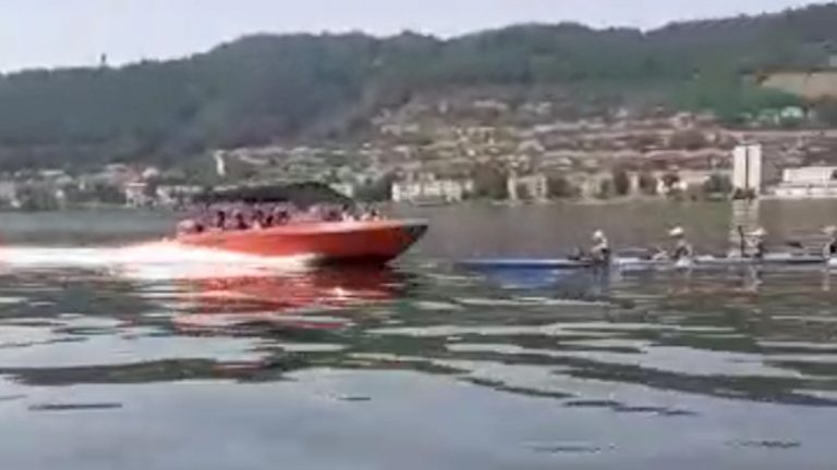 O şalupă a secţionat un caiac în care se aflau patru copii, la Orșova