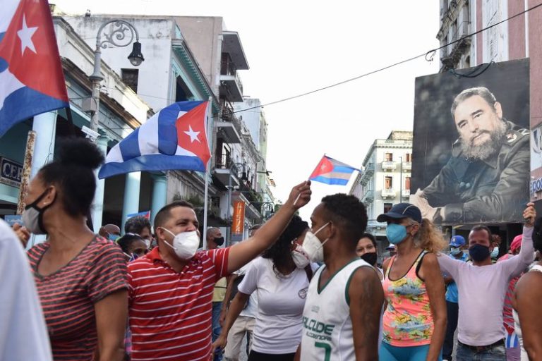 Regimul de la Havana a coborât „bezna” informațională peste cubanezi. Facebook, Instagram, WhatsApp și Telegram – decuplate