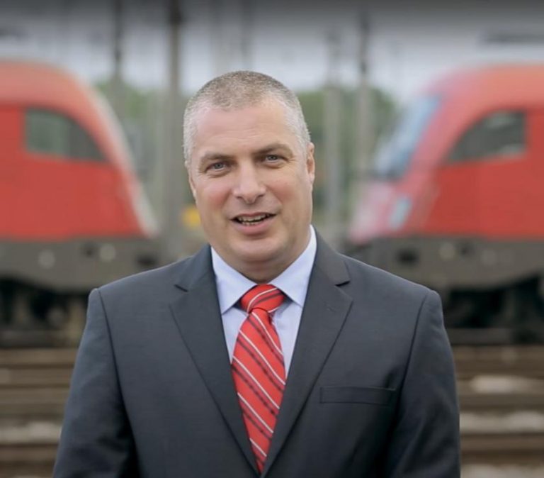Reacție deplasată a directorului CFR Călători, după ce 30 de copii au stat blocaţi 8 ore în tren: „Și de ce mă întrebaţi pe mine?” Ce spune Cîțu