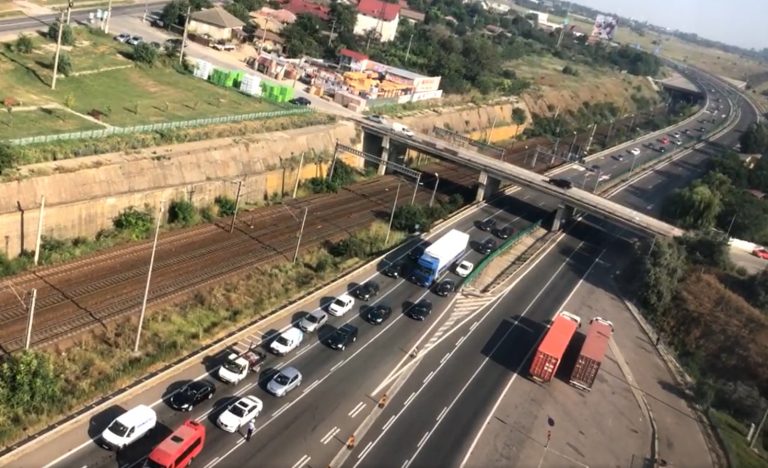 VIDEO | Poliția monitorizează din elicopter traficul de pe A2, „autostrada carnajelor”