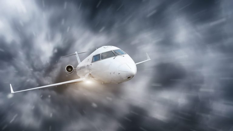 VIDEO | Un avion de pasageri s-a prăbuşit la scurt timp după decolare, în Suedia