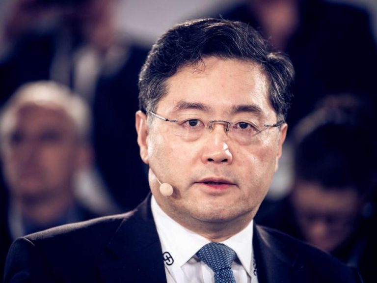 Cine este Qin Gang, noul ministru de externe al Chinei care amenință SUA că vor intra într-un posibil conflict şi laudă relaţia cu Rusia