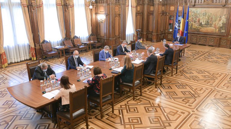 Programul ”România Educată” | Cioloş: E o aliniere de stele, avem o majoritate în Parlament / Barna: E o fereastră de oportunitate / Kelemen Hunor: Învăţământul trebuie să fie flexibil