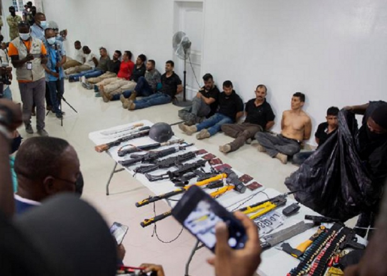 FOTO-VIDEO | Primele imagini cu suspecții arestați în cazul asasinării președintelui haitian