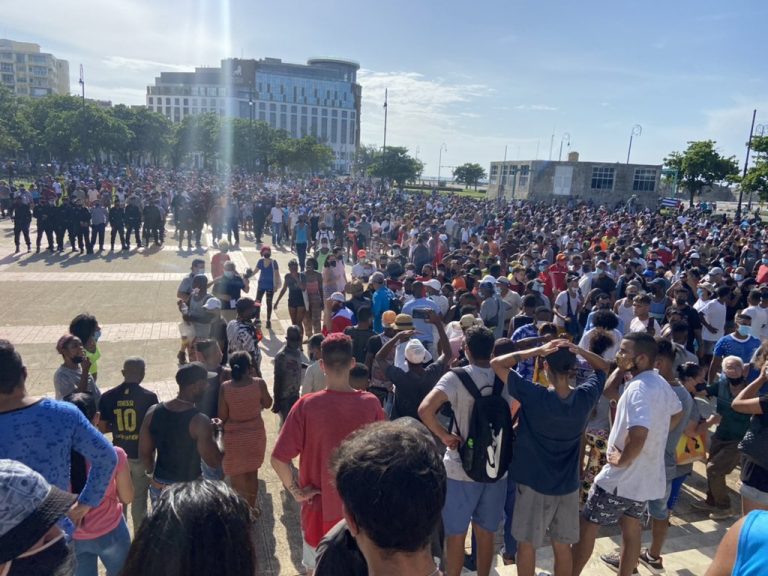 VIDEO | „Nu ne este frică!” Revoltă neașteptată pe străzile de la Havana. Președintele Cubei: „Ordinul de luptă a fost dat, în stradă revoluţionari!”