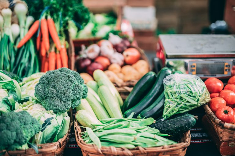 Balkan vegetable suppliers export tomatoes, peppers to Romania under false pretenses, farmer claims
