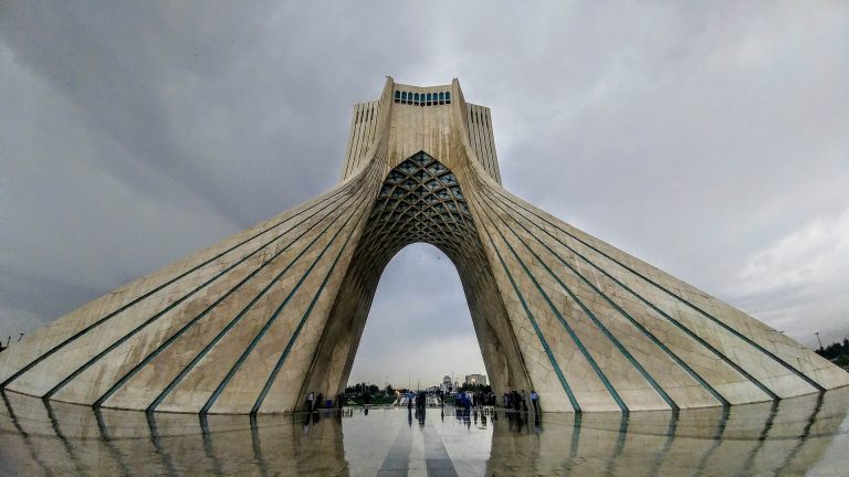 Iran: Sloganuri anti-Khamenei scandate la Teheran în ajunul aniversării revoluției