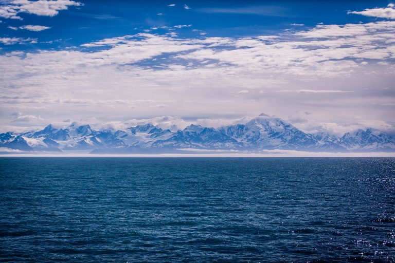 De ce merg mână în mână schimbările climatice și amenințarea nucleară. Implicațiile topirii calotei din Arctica
