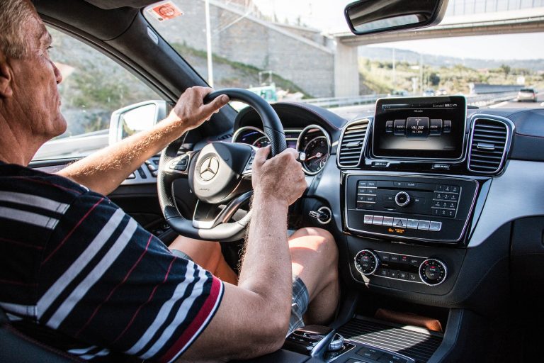 Planul Daimler, de 40 miliarde euro, de a detrona Tesla